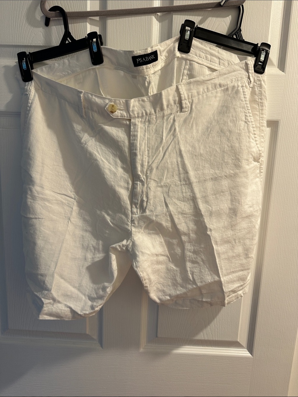 Jos. A. Bank White Linen-Blend Men’s Shorts (46)